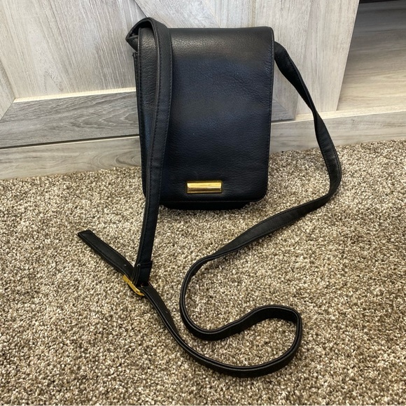 All Leather Compartmentalism Crossbody Travel Vacation Shoulder Bag - Picture 1 of 12